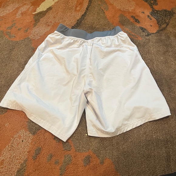 Under Armour Shorts Size M - Picture 2 of 3